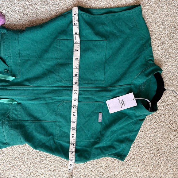 FIGS Women’s Green Blue Rafaela Cargo Scrub Jumpsuit (Limited Edition) Size XS - Picture 8 of 10